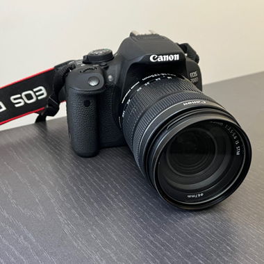 Fotocamera reflex digitale Canon EOS 700D
