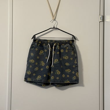 Short in denim floreale