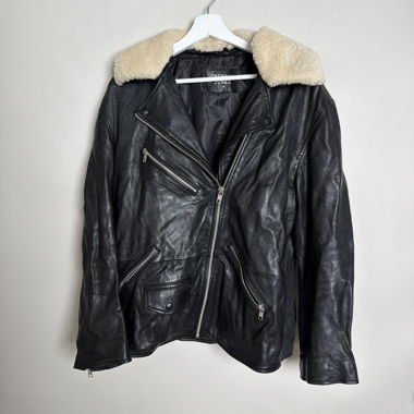 Schwarze Shearling-Motorradjacke