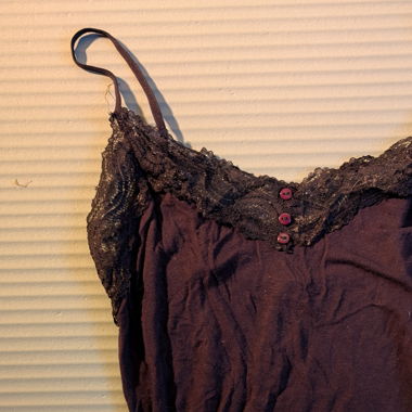 Top lungo con pizzo