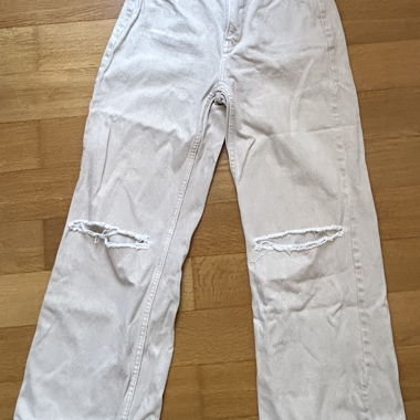 Jeans beige à jambe large déchirés
