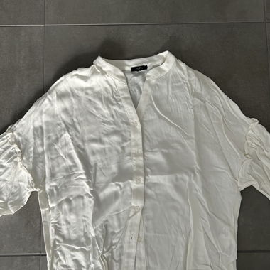 White shirt with details 