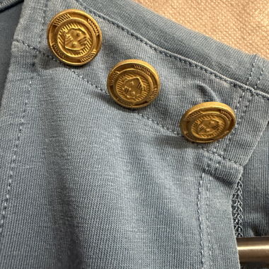 Vero Moda blaues Kleid mit Goldknöpfen S