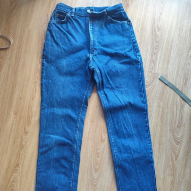 Blaue Jeanshose