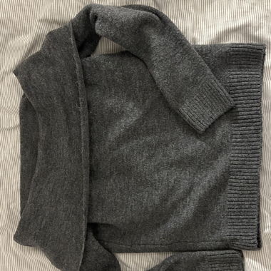 Maglione con spalle scoperte