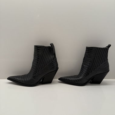 Stivali cowboy stampa croco Zara indossati una volta