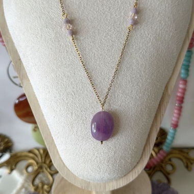 Anhänger-Kette mit violettem Stein