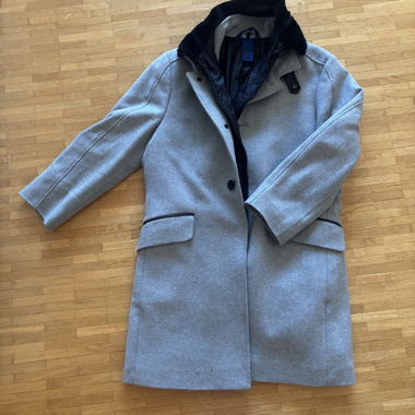 Cappotto Grigio con Pelliccia Sintetica