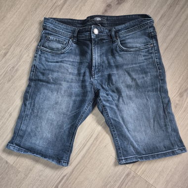 Shorts in jeans
