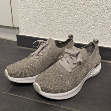 sneaker mit strassteinen 
