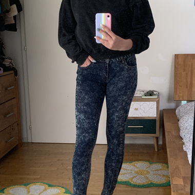 jeans mit weissen Flecken
