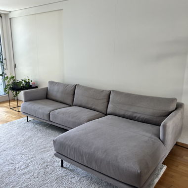 Canapé d'angle, longchaise à droite, gris clair, tissu