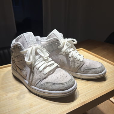 Nike Air Jordan 1 Mid SE Particle Grey, mai indossate