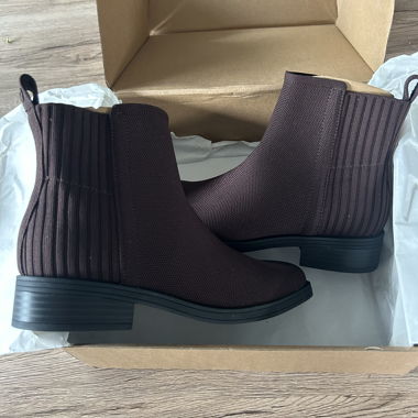 Vivaia Celina brown Chelsea boots