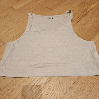 Hellgraues kurzes Tanktop