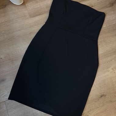 Boohoo Kleid mit Wickeloptik in Schwarz