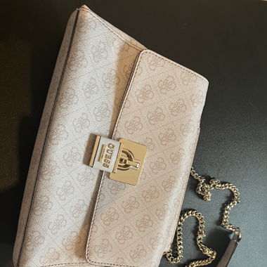 Weisse GUESS Tasche