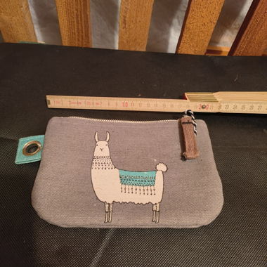 Lama Etui