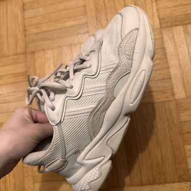 Beige Sneaker