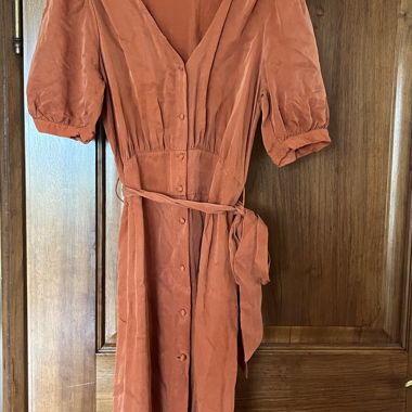 Rostorange Knopfen-Kleid (Elementy)