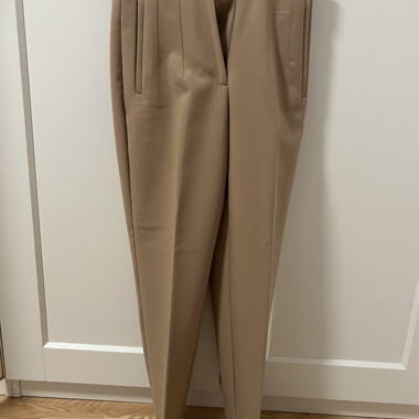 Pantaloni beige Zara con pieghe