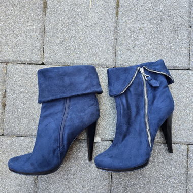 Stivaletti blu navy con tacco