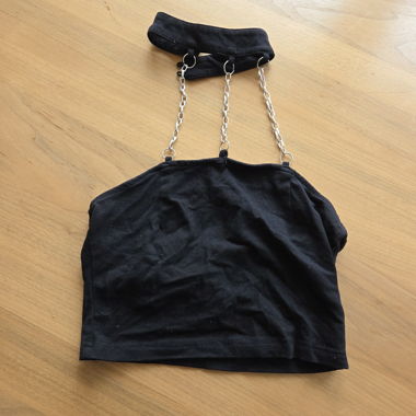 neckholder top with chain details