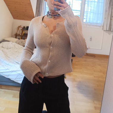 Strickjäggli beige