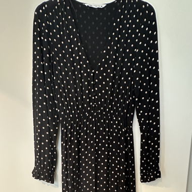 Gepunktetes Kleid