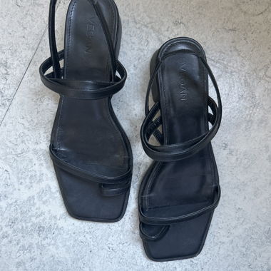 SVEGAN/ALOHAS PUMPS BLACK