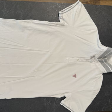 Weisses Poloshirt