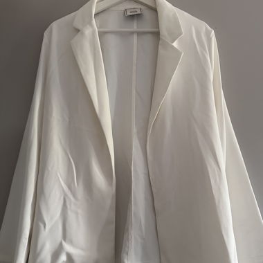 White Blazer 