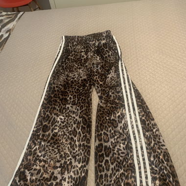 Pantalone sportivo in velluto leopardato 