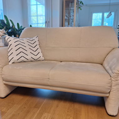 Divano beige per 2 posti