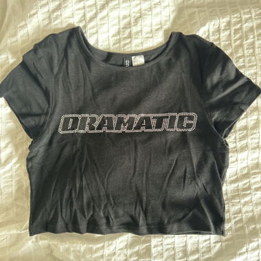 schwarzes „dramatic“ top