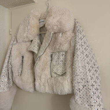 White jacket 