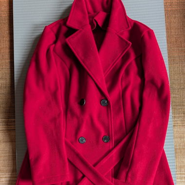 Cappotto rosso autunnale