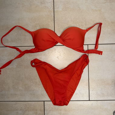 Roter Bikini
