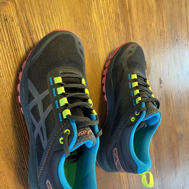 Asics Trail Schuhe Gr. 38, neu