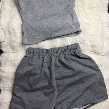 Ensemble short et haut gris