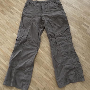 THE Urban Outfiters Y2K Cargo Pants