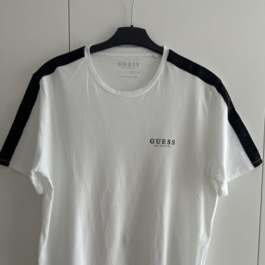 Modernes Tshirt