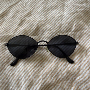 90s Vintage oval sunglasses
