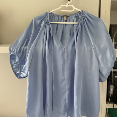 Blusa azzurra morbida