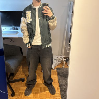Pull&Bear: College Jacke - Green