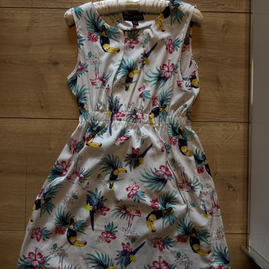Robe d'été sans manches Mela London à imprimé tropical
