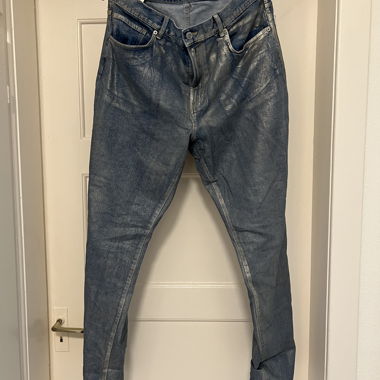 Jeans with metallic effect