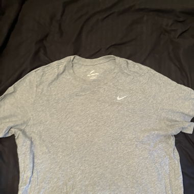 T-shirt Nike grigio