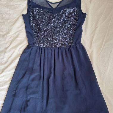 Robe à sequins foncée