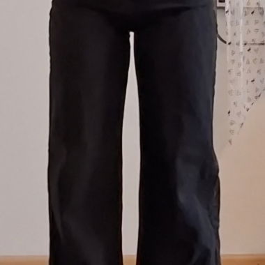Black High-Waist Jeans